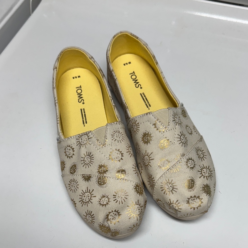 TOMS Cream and Gold Patterned Slip-Ons
